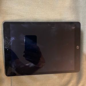 Brand New never used iPad with case and keyboard